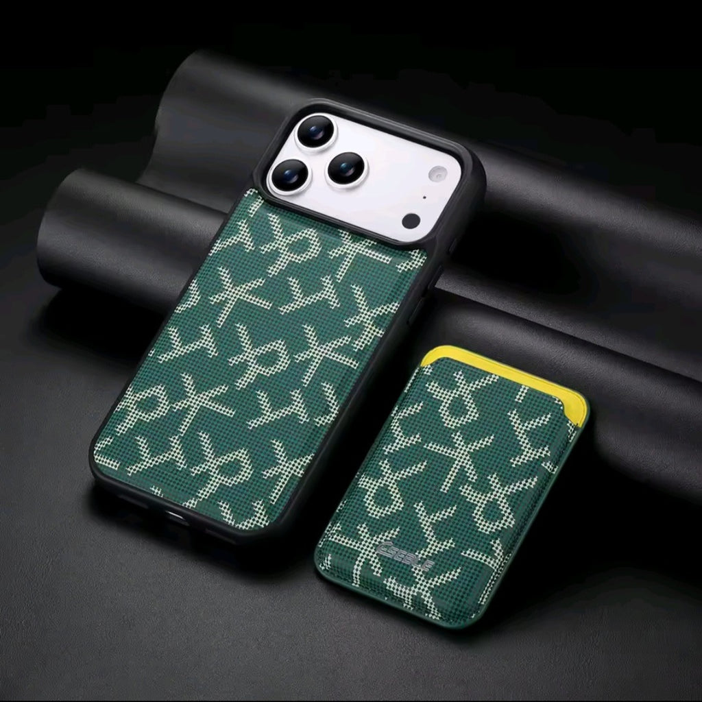 Stile, protezione e praticità in un unico accessorio. Scopri la custodia 2-in-1 con portafoglio magnetico staccabile. Progettata in pelle di lusso per offrire al tuo iPhone una protezione antiurto completa senza rinunciare all'eleganza.